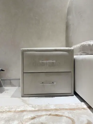 Upholstered 2-Drawer Nightstand in Light Grey Velvet