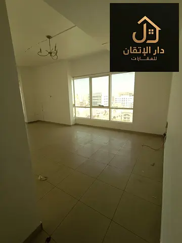 *غرفتين وصالة للإيجار في القاسمية المحطة - 42,500 درهم*