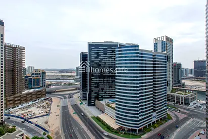 HIGH FLOOR | CANAL VIEW | KITCHEN APPLIANCES