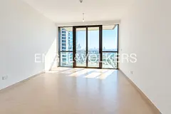 Modern & Bright | Prime Apartment | Spacious