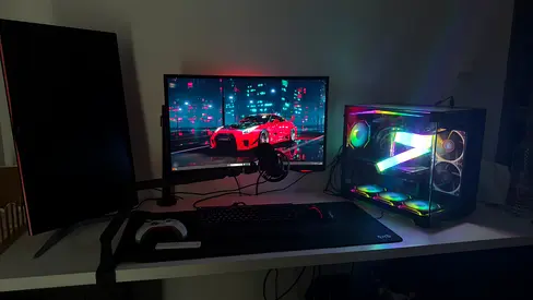 4070ti super PC with Monitor, Controller and Peripherals