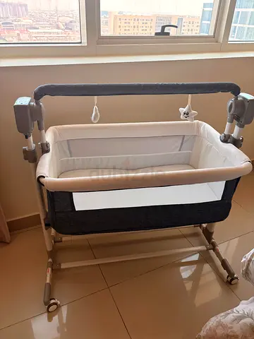 Side-sleeping Bassinet / Co-sleeper in good condition