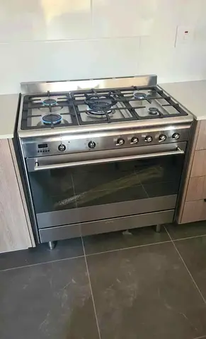 Smeg Freestanding Gas & Electric Combination Stove 90cm