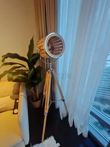 Tripod Spotlight Lamp