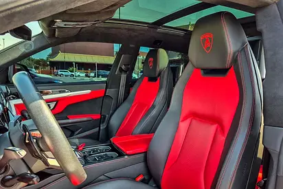 2020 Lamborghini URUS thumbnail 11