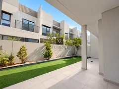 CORNER | VACANT | READY TO MOVE IN
