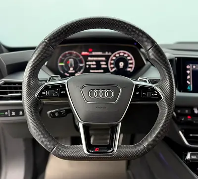صورة 7 لـ 2022 AUDI E-TRON GT