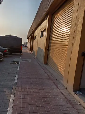 مساحة ذكية لأعمالك | مستودع 3,000 قدم² مع ميزانين | الجرف الصناعية 1 | 20 KW كهرباء | 135,000 درهم