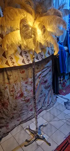 Vintage feather floor lamp with chrome base - working