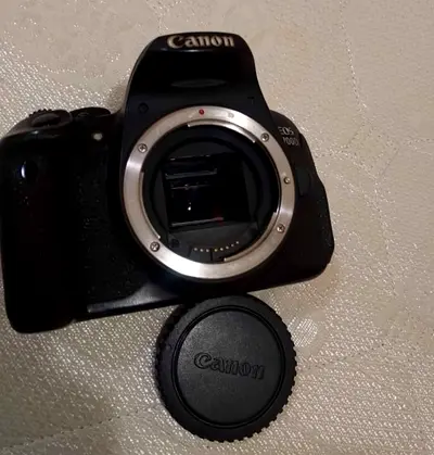 CANON 700D BODY ONLY