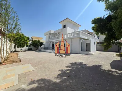 Full renovated like brand new 10 bedroom villa 2 hall Majlis outside Molhaq big garden balcony 2m