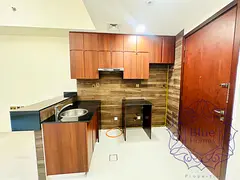 12 cheque payments 15 days free Good studio only 40k