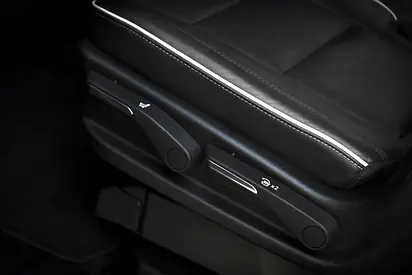 2022 Cadillac ESCALADE — миниатюра 12