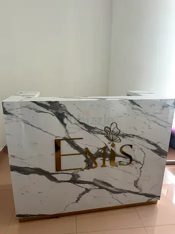 Marble-effect Reception/Display Counter with Gold Logo