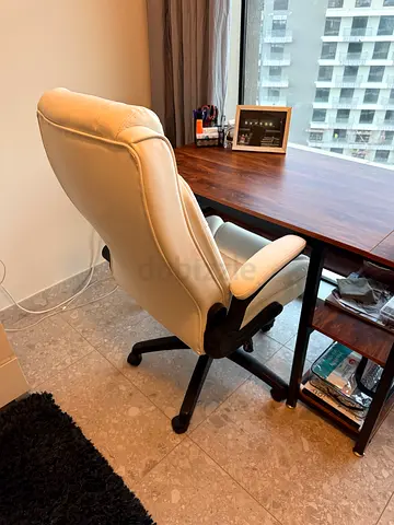 White ergonomic office chair with armrests and wheels - good condition