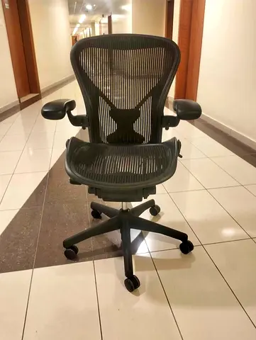 Herman Miller Ergonomic Mesh Office Chair (Adjustable, Good Condition)
