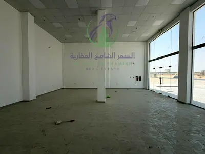 محل مميز للإيجار السنوي في الصجعة الشارقة فرصة ممتازة لأصحاب الأنشطة التجارية الباحثين عن موقع استراتيجي ومحل جديد مجهز بالكامل وجاهز للتشغيل الموقع