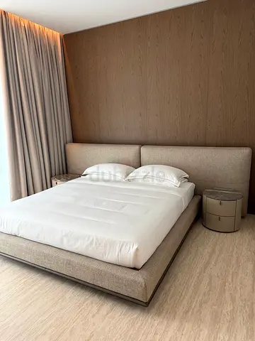 Poliform Brera Designer Bed + Original Poliform Mattress (180x200)