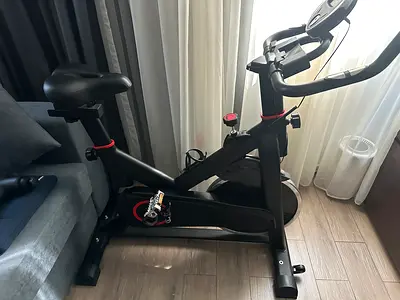 Indoor spin bike - good condition, adjustable seat and resistance