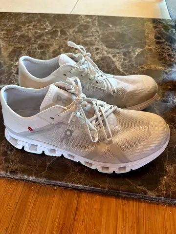 On cloud shoes 43 eu