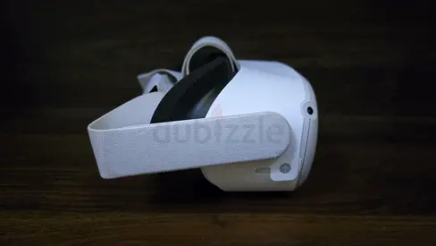 Meta Quest 2 (white) VR headset - good condition