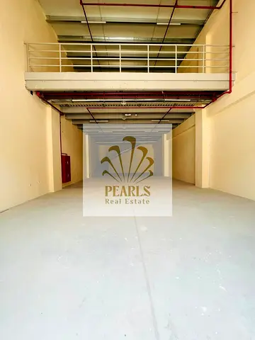 مستودع تجاري مع ميزانين للإيجار بالجرف 1 عجمان - شبرة 29 بمساحة 3000 قدم وكهرباء 25KW بـ 150K (4 دفعات)