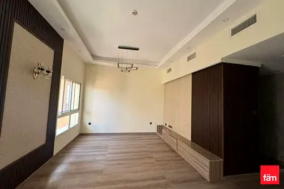 Well Upgraded/Semi Closed Kitchen/Vacant InJan.
