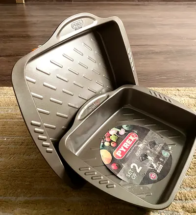 Brand New PYREX Roasting Pans (Set of 2)