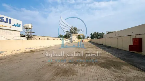حوطة للإيجار في الصناعية 5 – 17,000 قدم مربع – مكتب داخلي