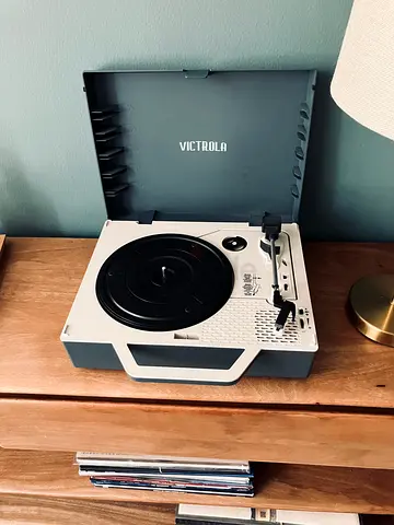Victrola VSC-725SB-GRA Re-Spin Sustainable Suitcase Record Player Bluetooth (Gray), RCA