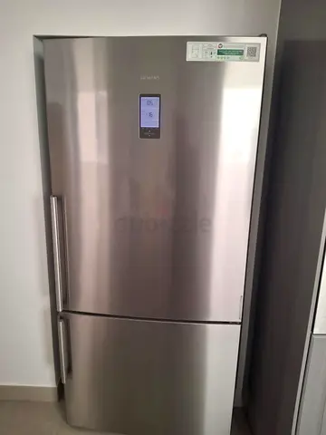 Siemens iq700 fridge bottom freezer digital inverter like new condition