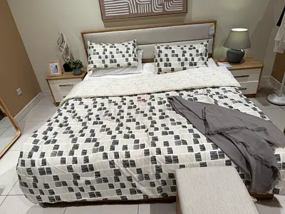 King Bed (Never Used) Light Oak Beige – 180 × 200 cm