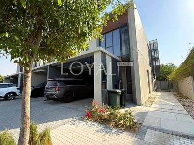 Well Maintained| Lush Green | Very Near to Amenities
