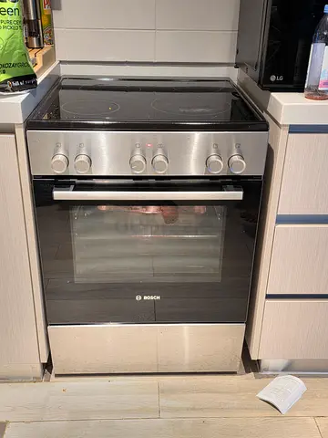 Bosch Series 4 Electric Ceramic Cooker 60cm With Great Condition Like New