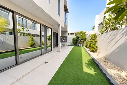 CORNER | VACANT | READY TO MOVE IN