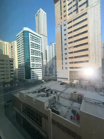 اطلالة مفتوحة | خزائن بالحائط | تسهيلات بالدفع | بانوراما | مساحات كبيرة | اول مخرج الى دبي مباشرا