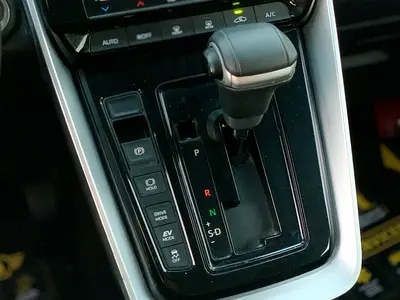 صورة 10 لـ 2025 Toyota INNOVA