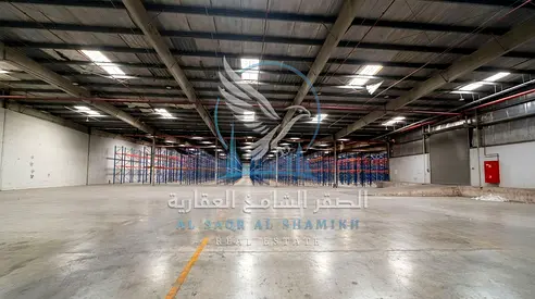 مستودع 150,000 قدم للإيجار في الصناعية 11 – شارع رئيسي