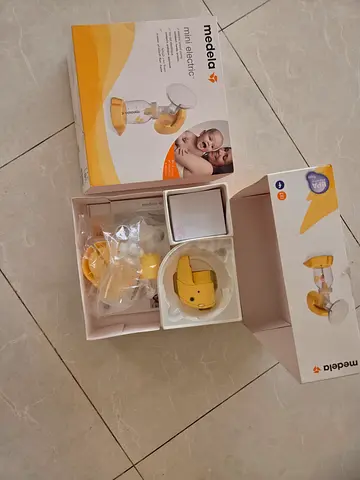 Medela Mini Electric Breast Pump with Accessories (