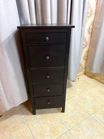 Tall narrow 5-drawer chest / bedside cupboard in dark wood