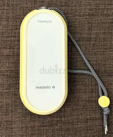 Medela Freestyle Hands-Free Breast Pump with bustiers
