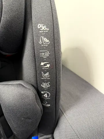 New baby convertible car seat – 360° rotation, excellent condition, never used with 50% discount.