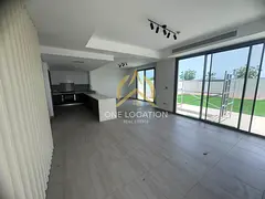Corner | Single Row | Prime location