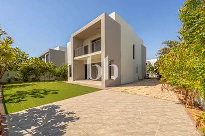 Best Priced 5 Bed | Park Facing | Large Plot