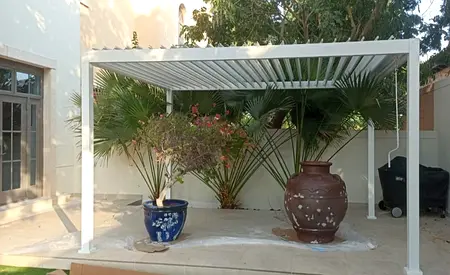 Aluminium louvered pergola / patio cover - white, good condition