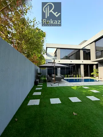 Luxury villa – Landscaped garden – Ready