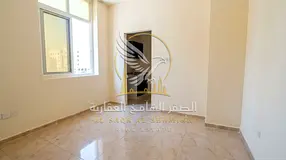 Studio for Annual Rent in Al Qulaya, Sharjah with Separate Kitchen and Energy-Efficient Split AC
