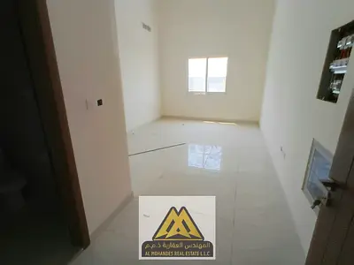 شقة تجارية بالجرف 2، غرفة وصالة، 2 حمام، مطبخ وتكييف مركزي، بناية جديدة، 30,007 درهم.