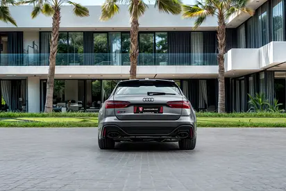 صورة 5 لـ 2025 AUDI RS6
