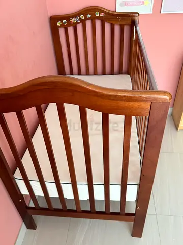 Solid Wood Toddler Crib with Mattress - Good Condition. All 4 sides available.
